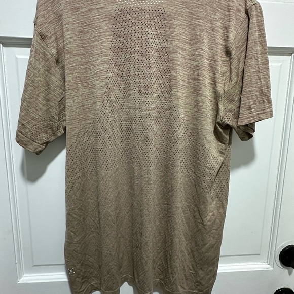 LULULEMON SMRD/LEVI Red Yellow Metal Vent Breathe SS Top Shirt Men's XL - Picture 5 of 5